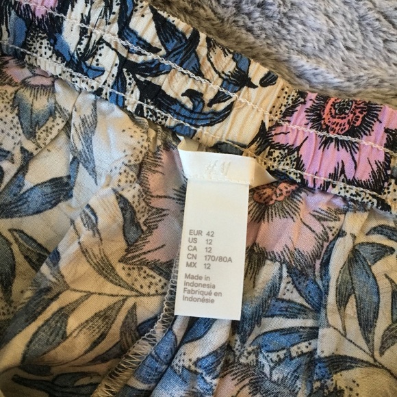 NOT FOR SALE RIGHT NOW! Floral H&M Elastic Shorts Size US 12 - Picture 8 of 8